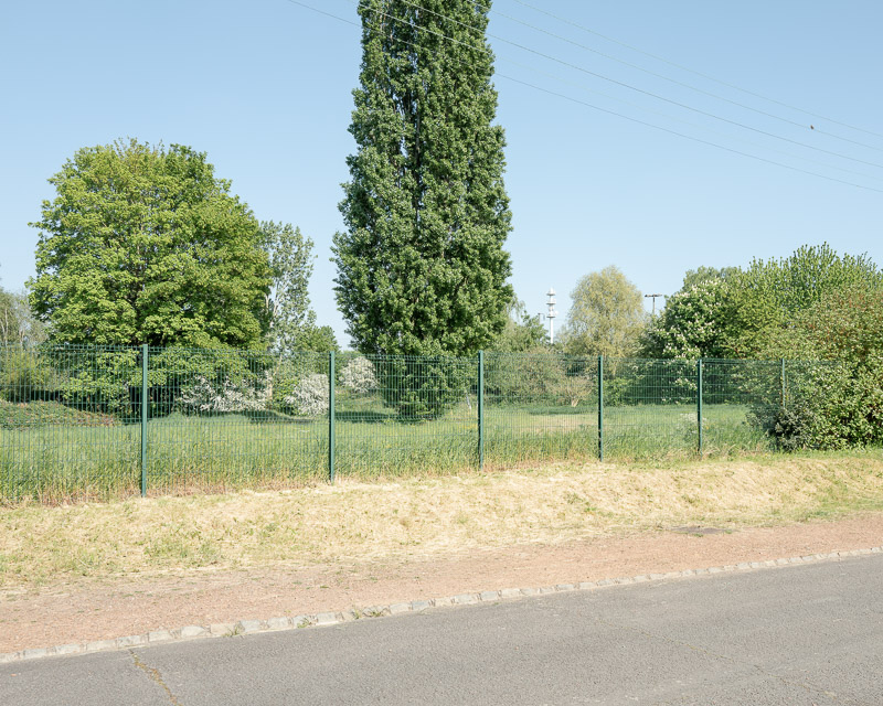 Espace vital, espace privé et espace public, clôture et terrain vague.