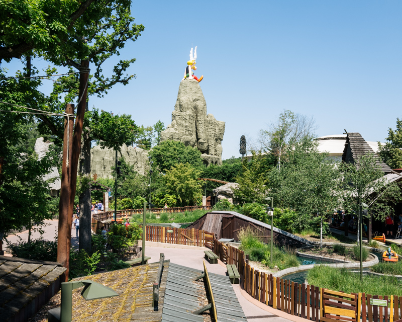 Parc Astérix, vue sur la statue géante d'Astérix
