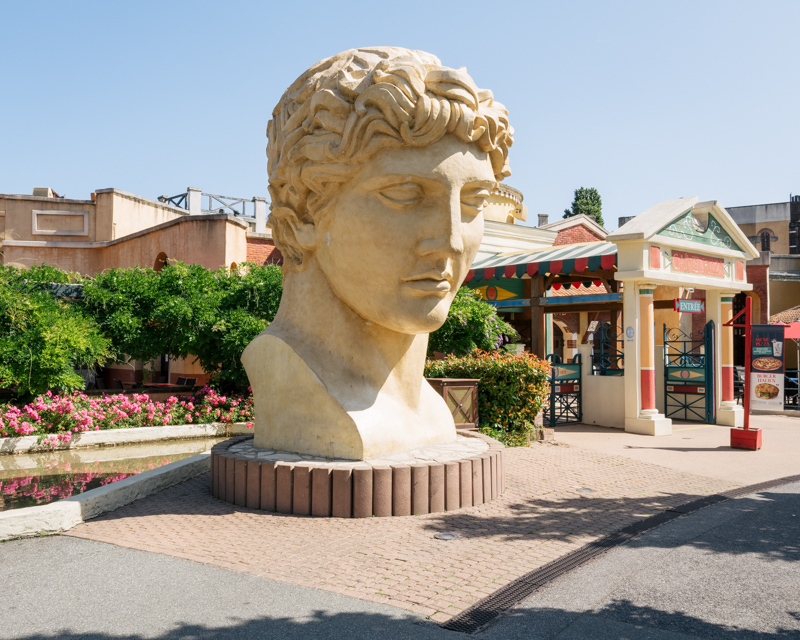 Parc Astérix, buste romain géant